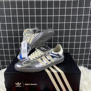 🐞Adidas Originals Men's Silver and Gold